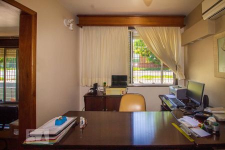 Casa à venda com 300m², 3 quartos e 2 vagasEscritório