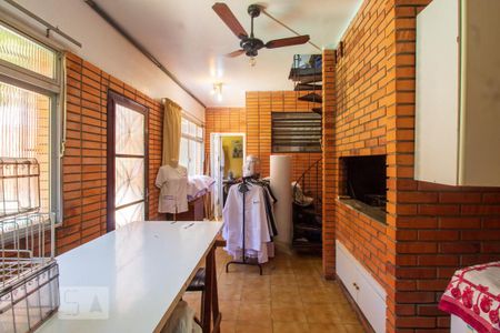 Casa à venda com 300m², 3 quartos e 2 vagasÁrea de Serviço