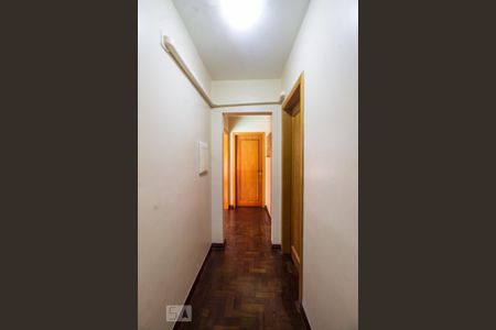 Casa à venda com 300m², 3 quartos e 2 vagasCorredor