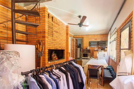 Casa à venda com 300m², 3 quartos e 2 vagasÁrea de Serviço