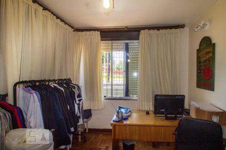 Casa à venda com 300m², 3 quartos e 2 vagasEscritório