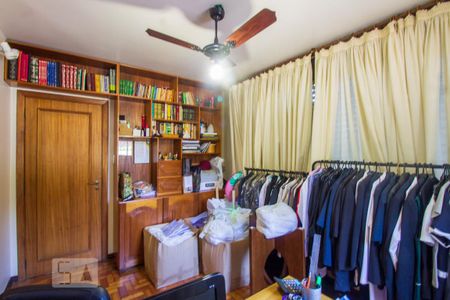 Casa à venda com 300m², 3 quartos e 2 vagasEscritório