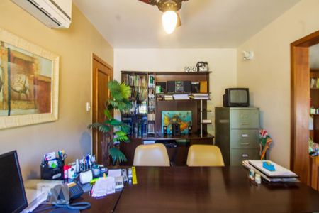 Casa à venda com 300m², 3 quartos e 2 vagasEscritório