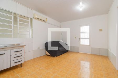 Sala / Cozinha de casa para alugar com 2 quartos, 60m² em Medianeira, Porto Alegre