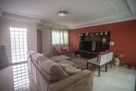 Sala de estar de casa à venda com 3 quartos, 285m² em Nova Petrópolis, São Bernardo do Campo