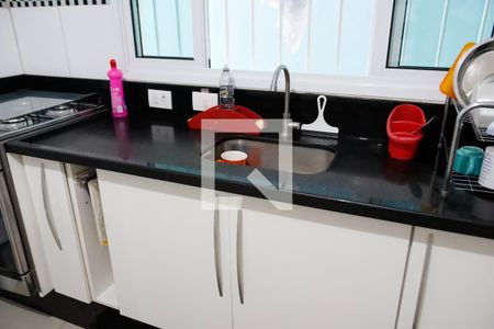 Casa à venda com 170m², 6 quartos e 1 vaga Casa à venda com 170m², 6 quartos e 1 vagaCozinha