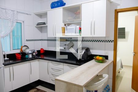 Casa à venda com 170m², 6 quartos e 1 vaga Casa à venda com 170m², 6 quartos e 1 vagaCozinha