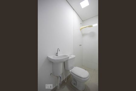 Banheiro de casa para alugar com 1 quarto, 30m² em Santa Maria, Osasco