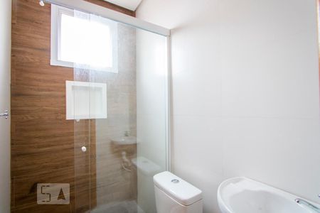 Banheiro de kitnet/studio para alugar com 1 quarto, 10m² em Vila São Pedro, Santo André
