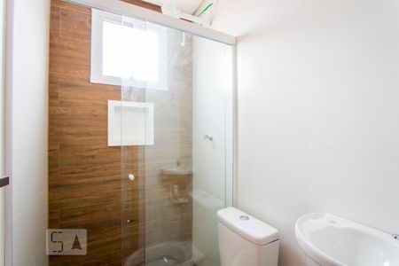 Banheiro de kitnet/studio para alugar com 1 quarto, 10m² em Vila São Pedro, Santo André