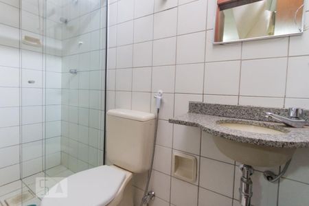 Banheiro de kitnet/studio para alugar com 1 quarto, 27m² em Asa Norte, Brasília