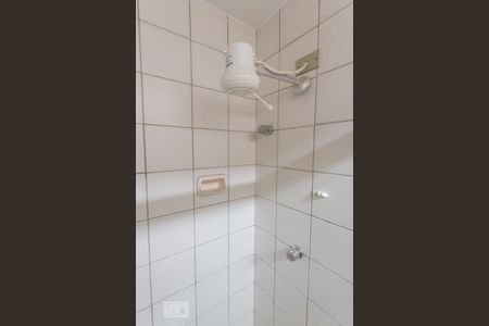 Banheiro de kitnet/studio para alugar com 1 quarto, 27m² em Asa Norte, Brasília