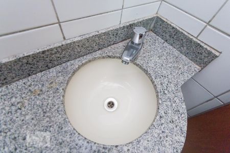 Banheiro de kitnet/studio para alugar com 1 quarto, 27m² em Asa Norte, Brasília