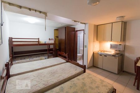 Cozinha de kitnet/studio para alugar com 1 quarto, 27m² em Asa Norte, Brasília