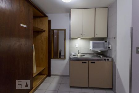 Cozinha de kitnet/studio para alugar com 1 quarto, 27m² em Asa Norte, Brasília