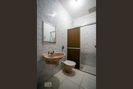 Casa à venda com 150m², 3 quartos e 1 vaga Casa à venda com 150m², 3 quartos e 1 vagaBanheiro social