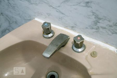 Casa à venda com 150m², 3 quartos e 1 vaga Casa à venda com 150m², 3 quartos e 1 vagaBanheiro social