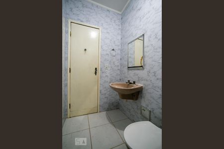 Casa à venda com 150m², 3 quartos e 1 vaga Casa à venda com 150m², 3 quartos e 1 vagaBanheiro social