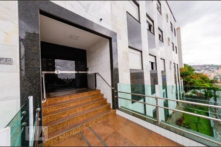 Apartamento à venda com 242m², 4 quartos e 2 vagasEntrada