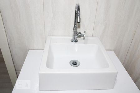 Casa à venda com 80m², 3 quartos e 4 vagas Casa à venda com 80m², 3 quartos e 4 vagasBanheiro