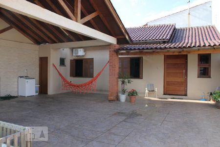 Casa à venda com 80m², 3 quartos e 4 vagas Casa à venda com 80m², 3 quartos e 4 vagasFachada