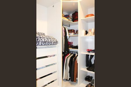 Casa à venda com 80m², 3 quartos e 4 vagas Casa à venda com 80m², 3 quartos e 4 vagasCloset do quarto 3