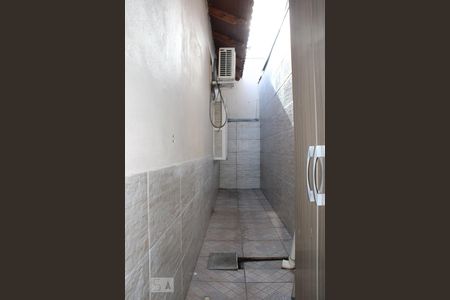 Casa à venda com 80m², 3 quartos e 4 vagas Casa à venda com 80m², 3 quartos e 4 vagasCorredor