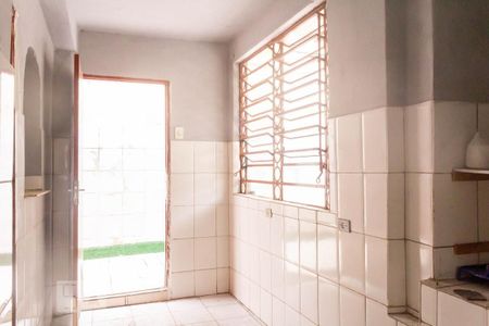 Casa à venda com 300m², 6 quartos e sem vaga Casa à venda com 300m², 6 quartos e sem vagaCozinha Casa 3