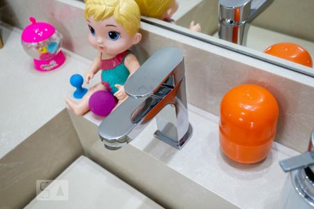 Casa à venda com 142m², 3 quartos e 3 vagasBanheiro da Suíte 2