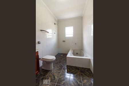 Casa para alugar com 110m², 3 quartos e 4 vagas Casa para alugar com 110m², 3 quartos e 4 vagasBanheiro Social