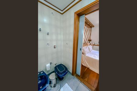 Apartamento à venda com 187m², 3 quartos e 3 vagasBanheiro da Suite 2