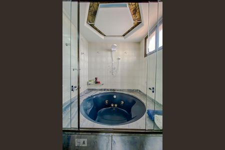 Apartamento à venda com 187m², 3 quartos e 3 vagasDetalhe Banheiro da Suite 2