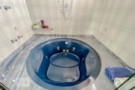 Apartamento à venda com 187m², 3 quartos e 3 vagasDetalhe Banheiro da Suite 2