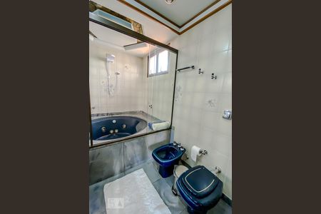 Apartamento à venda com 187m², 3 quartos e 3 vagasBanheiro da Suite 2