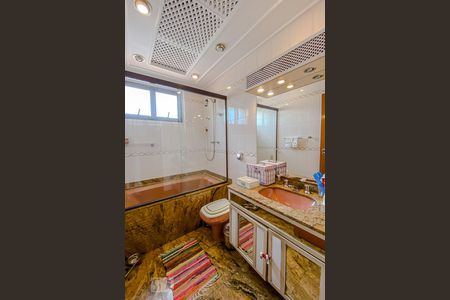 Apartamento à venda com 187m², 3 quartos e 3 vagasBanheiro da Suite