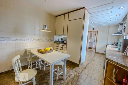 Apartamento à venda com 187m², 3 quartos e 3 vagasCozinha
