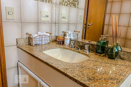 Apartamento à venda com 187m², 3 quartos e 3 vagasDetalhe Banheiro