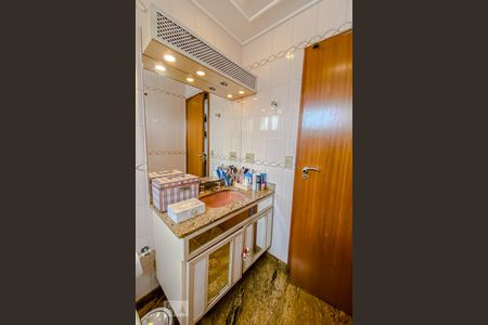 Apartamento à venda com 187m², 3 quartos e 3 vagasBanheiro da Suite