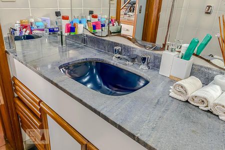 Apartamento à venda com 187m², 3 quartos e 3 vagasDetalhe Banheiro da Suite 2