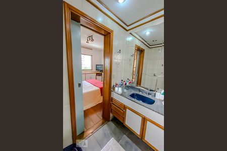 Apartamento à venda com 187m², 3 quartos e 3 vagasBanheiro da Suite 2