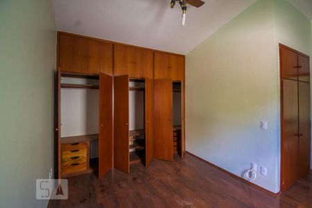 Casa à venda com 350m², 3 quartos e 5 vagasSuíte