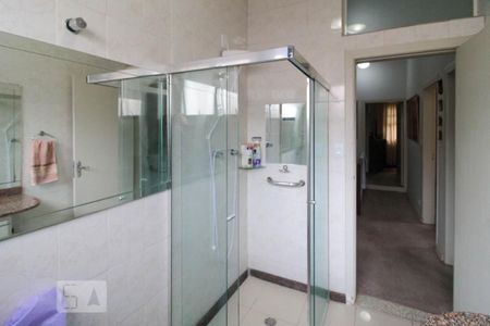 Casa à venda com 220m², 4 quartos e 4 vagasBanheiro