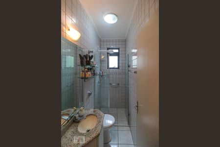 Casa à venda com 220m², 4 quartos e 4 vagasBanheiro do quarto 1