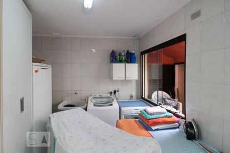 Casa à venda com 220m², 4 quartos e 4 vagasLavanderia