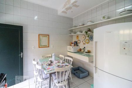 Casa à venda com 220m², 4 quartos e 4 vagasCozinha