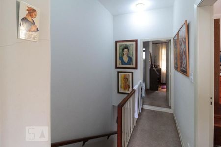 Casa à venda com 220m², 4 quartos e 4 vagasHall