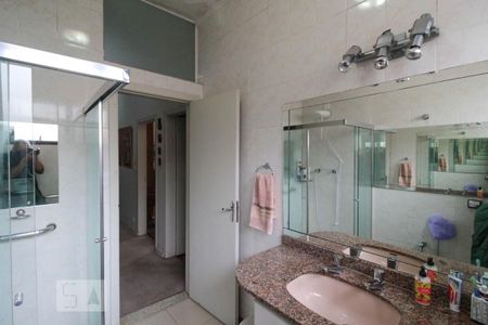 Casa à venda com 220m², 4 quartos e 4 vagasBanheiro