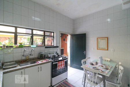 Casa à venda com 220m², 4 quartos e 4 vagasCozinha