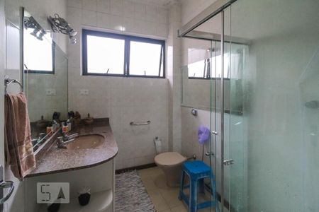 Casa à venda com 220m², 4 quartos e 4 vagasBanheiro