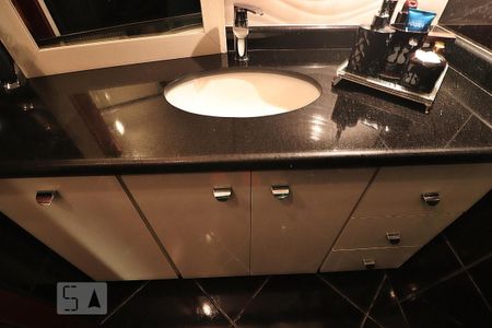 Casa à venda com 360m², 3 quartos e 2 vagasBanheiro da Suíte 1